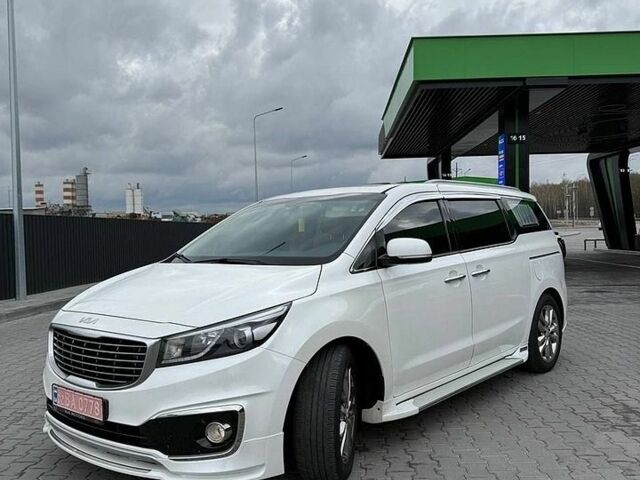 Белый Киа Карнивал, объемом двигателя 2.2 л и пробегом 167 тыс. км за 17200 $, фото 1 на Automoto.ua