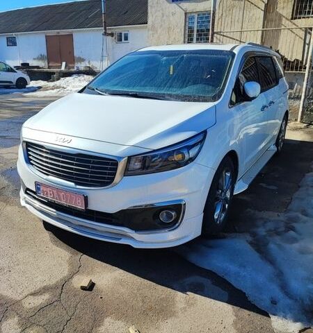 Белый Киа Карнивал, объемом двигателя 2.2 л и пробегом 160 тыс. км за 18850 $, фото 1 на Automoto.ua