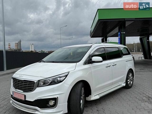 Белый Киа Карнивал, объемом двигателя 2.2 л и пробегом 167 тыс. км за 18800 $, фото 1 на Automoto.ua