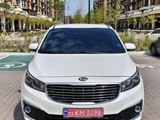 Белый Киа Карнивал, объемом двигателя 2.2 л и пробегом 180 тыс. км за 18499 $, фото 1 на Automoto.ua