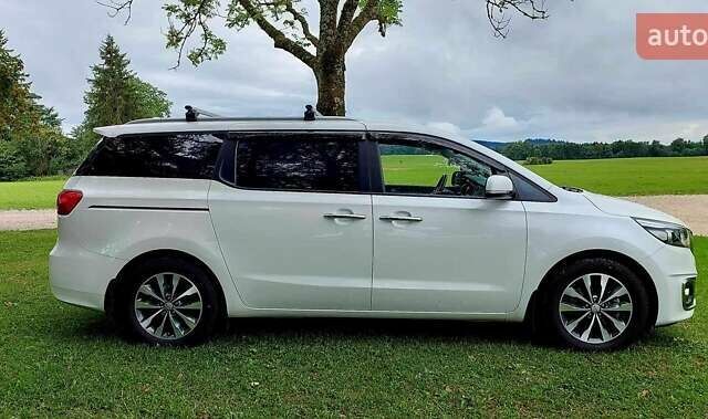 Белый Киа Карнивал, объемом двигателя 2.2 л и пробегом 272 тыс. км за 22440 $, фото 1 на Automoto.ua