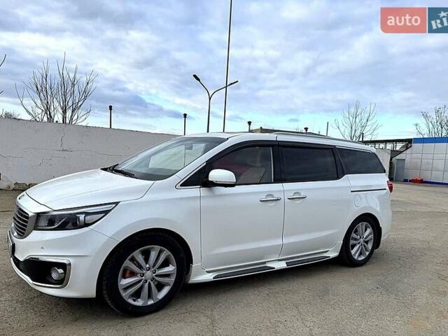 Белый Киа Карнивал, объемом двигателя 2.2 л и пробегом 218 тыс. км за 21000 $, фото 1 на Automoto.ua