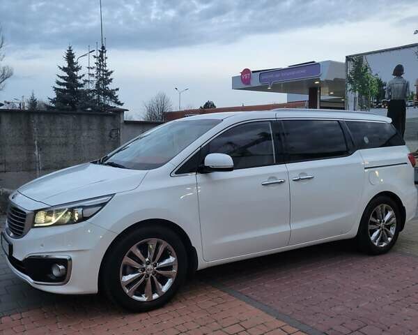 Белый Киа Карнивал, объемом двигателя 2.2 л и пробегом 132 тыс. км за 25000 $, фото 1 на Automoto.ua