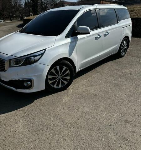 Белый Киа Карнивал, объемом двигателя 2 л и пробегом 203 тыс. км за 22500 $, фото 1 на Automoto.ua
