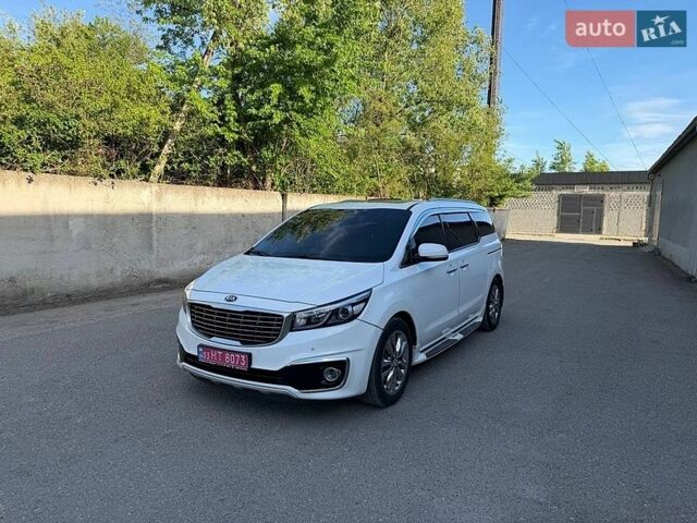 Белый Киа Карнивал, объемом двигателя 2.2 л и пробегом 107 тыс. км за 20700 $, фото 1 на Automoto.ua