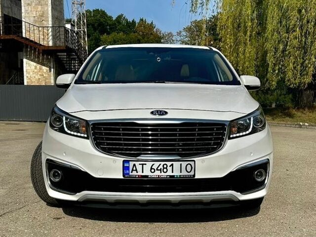 Белый Киа Карнивал, объемом двигателя 2.2 л и пробегом 180 тыс. км за 22800 $, фото 1 на Automoto.ua