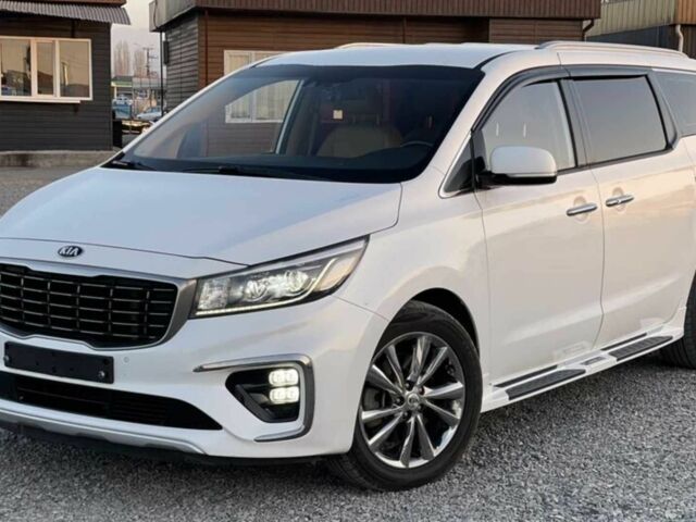 Белый Киа Карнивал, объемом двигателя 2.2 л и пробегом 74 тыс. км за 17299 $, фото 1 на Automoto.ua