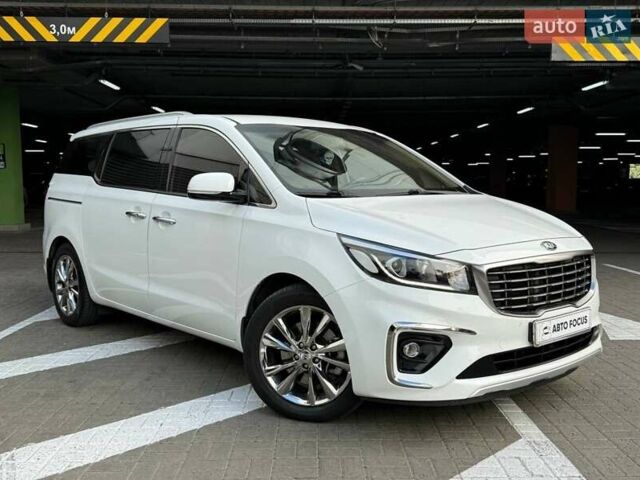 Белый Киа Карнивал, объемом двигателя 2.2 л и пробегом 165 тыс. км за 25990 $, фото 1 на Automoto.ua