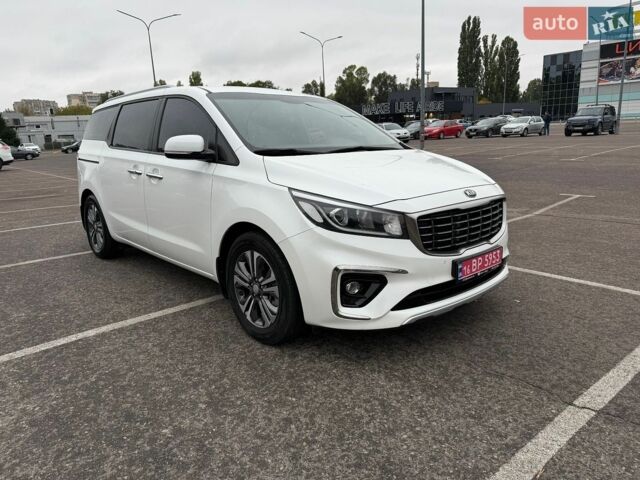 Белый Киа Карнивал, объемом двигателя 2.2 л и пробегом 117 тыс. км за 22500 $, фото 1 на Automoto.ua