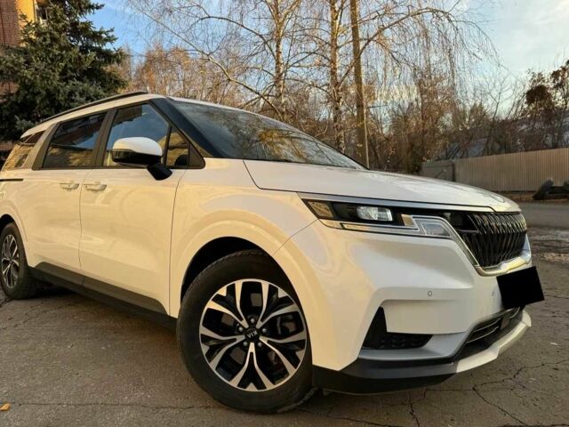 Белый Киа Карнивал, объемом двигателя 2.2 л и пробегом 39 тыс. км за 30000 $, фото 1 на Automoto.ua