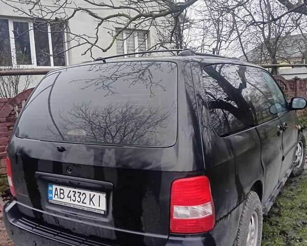 Черный Киа Карнивал, объемом двигателя 2.8 л и пробегом 300 тыс. км за 3800 $, фото 1 на Automoto.ua