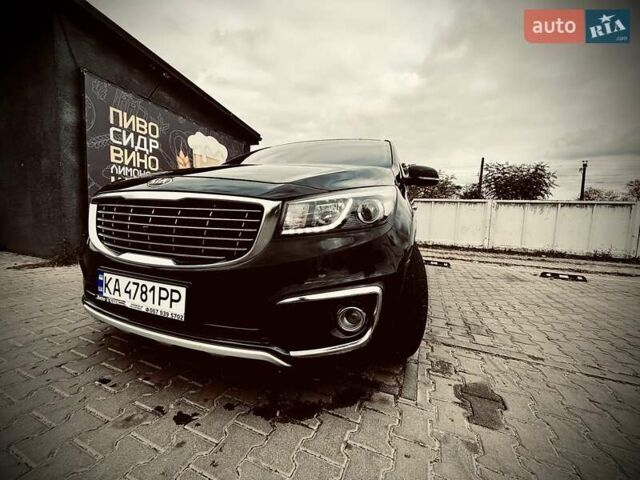 Черный Киа Карнивал, объемом двигателя 2.2 л и пробегом 215 тыс. км за 21700 $, фото 1 на Automoto.ua