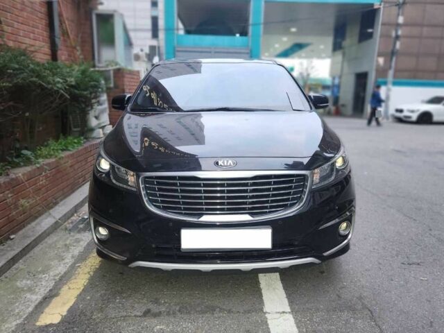 Черный Киа Карнивал, объемом двигателя 2.2 л и пробегом 47 тыс. км за 6497 $, фото 1 на Automoto.ua