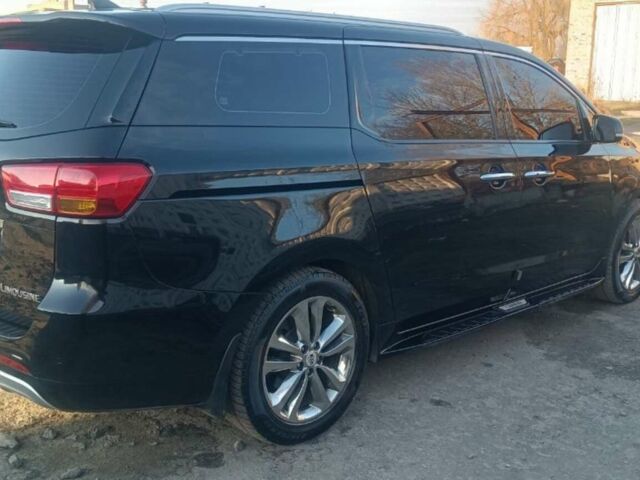 Черный Киа Карнивал, объемом двигателя 2.2 л и пробегом 300 тыс. км за 17700 $, фото 1 на Automoto.ua
