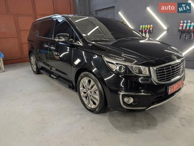 Черный Киа Карнивал, объемом двигателя 2.2 л и пробегом 299 тыс. км за 16500 $, фото 1 на Automoto.ua