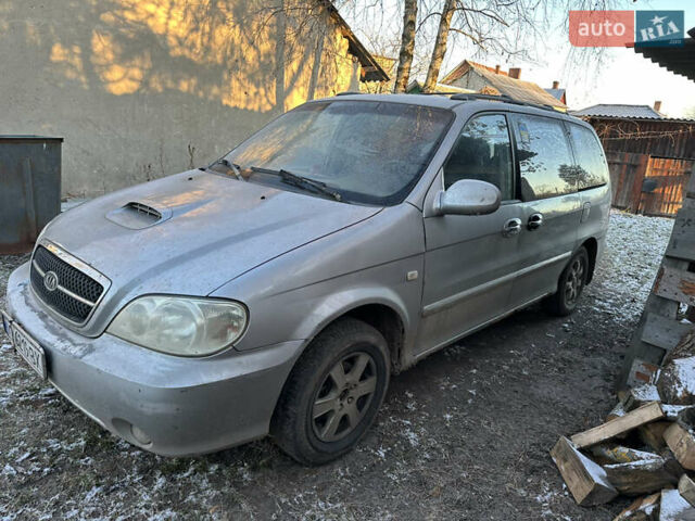 Серый Киа Карнивал, объемом двигателя 2.9 л и пробегом 300 тыс. км за 1550 $, фото 1 на Automoto.ua