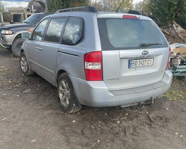 Серый Киа Карнивал, объемом двигателя 2.9 л и пробегом 400 тыс. км за 5800 $, фото 1 на Automoto.ua