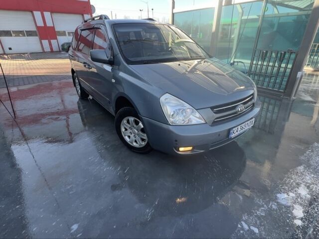 Серый Киа Карнивал, объемом двигателя 2.7 л и пробегом 253 тыс. км за 6000 $, фото 1 на Automoto.ua