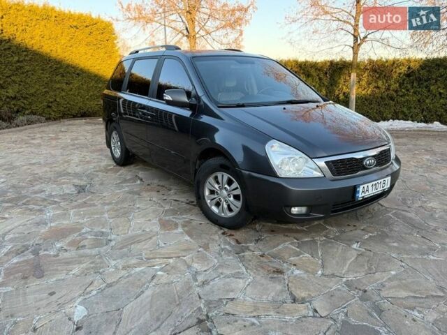 Сірий Кіа Карнівал, об'ємом двигуна 2.9 л та пробігом 381 тис. км за 11900 $, фото 1 на Automoto.ua