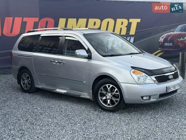 Серый Киа Карнивал, объемом двигателя 2.2 л и пробегом 264 тыс. км за 11000 $, фото 1 на Automoto.ua