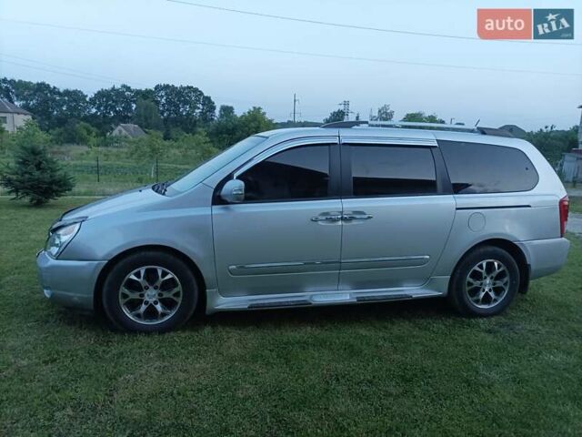 Серый Киа Карнивал, объемом двигателя 2.2 л и пробегом 264 тыс. км за 11300 $, фото 1 на Automoto.ua