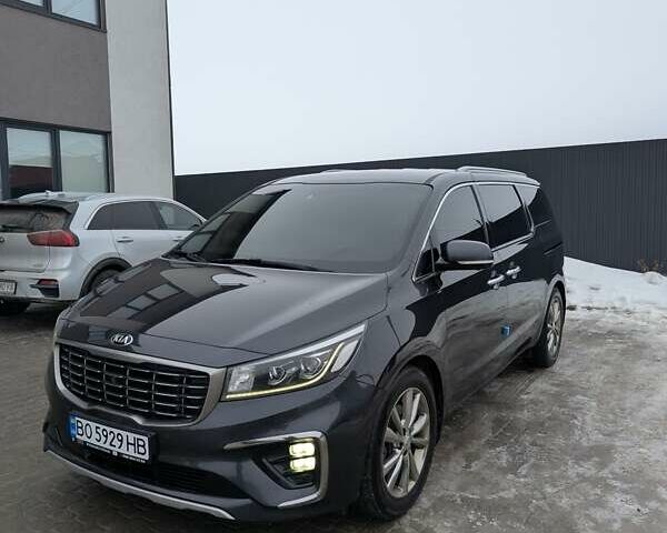 Серый Киа Карнивал, объемом двигателя 2.2 л и пробегом 205 тыс. км за 22500 $, фото 1 на Automoto.ua