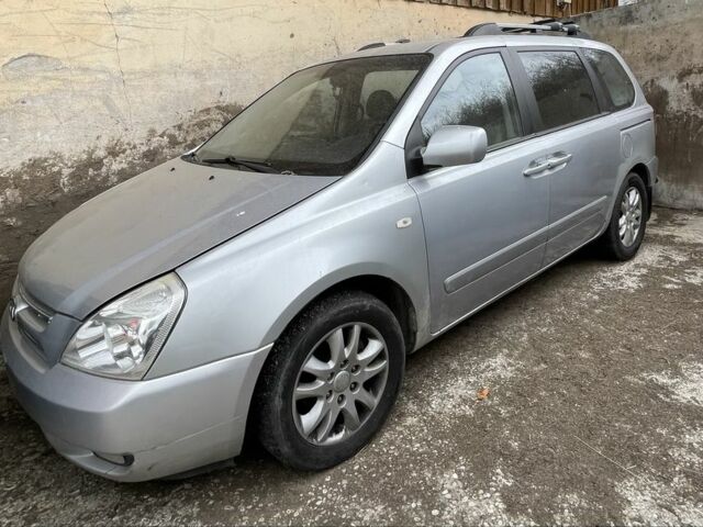 Серый Киа Карнивал, объемом двигателя 2.9 л и пробегом 202 тыс. км за 3200 $, фото 1 на Automoto.ua