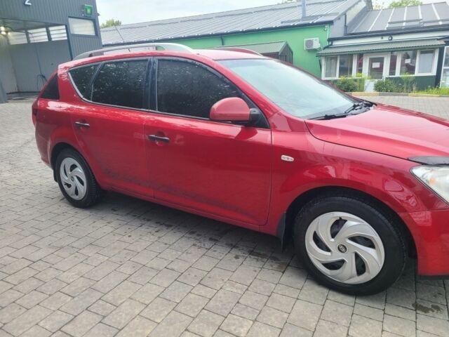 Красный Киа Сид, объемом двигателя 1.6 л и пробегом 270 тыс. км за 5200 $, фото 1 на Automoto.ua