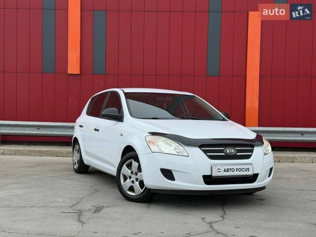 Білий Кіа Сід, об'ємом двигуна 1.4 л та пробігом 297 тис. км за 4990 $, фото 1 на Automoto.ua