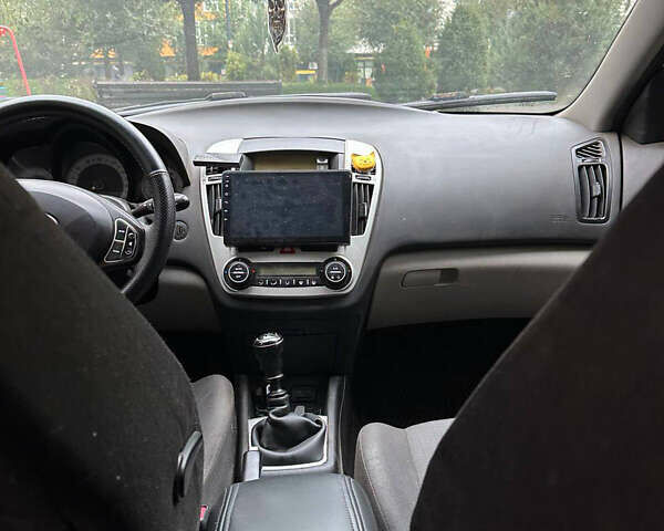 Білий Кіа Сід, об'ємом двигуна 1.6 л та пробігом 336 тис. км за 3800 $, фото 1 на Automoto.ua