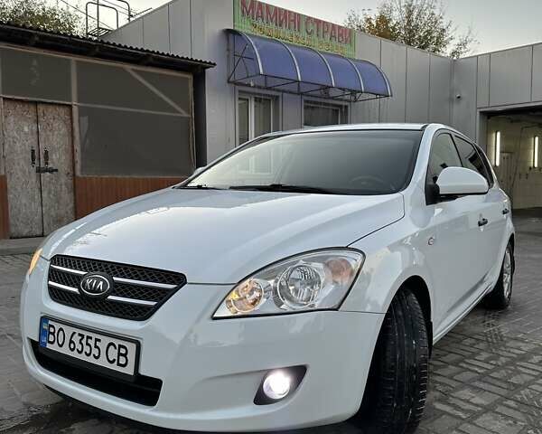 Белый Киа Сид, объемом двигателя 1.6 л и пробегом 229 тыс. км за 5799 $, фото 1 на Automoto.ua