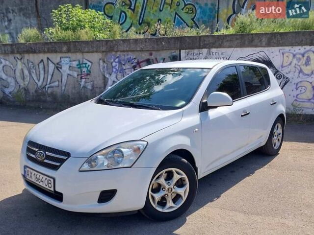 Білий Кіа Сід, об'ємом двигуна 1.4 л та пробігом 225 тис. км за 5200 $, фото 1 на Automoto.ua