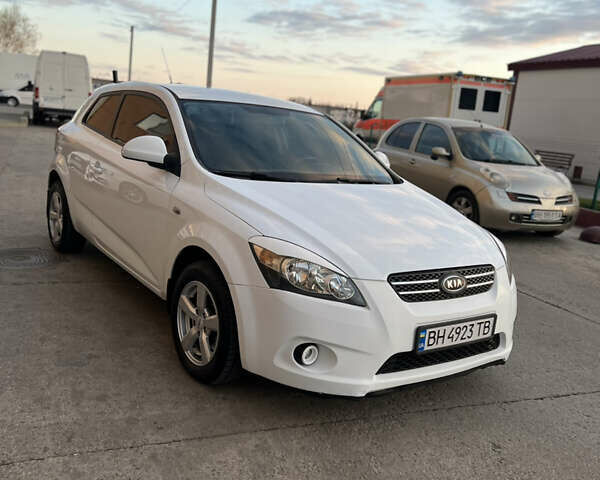 Белый Киа Сид, объемом двигателя 1.59 л и пробегом 213 тыс. км за 4800 $, фото 1 на Automoto.ua