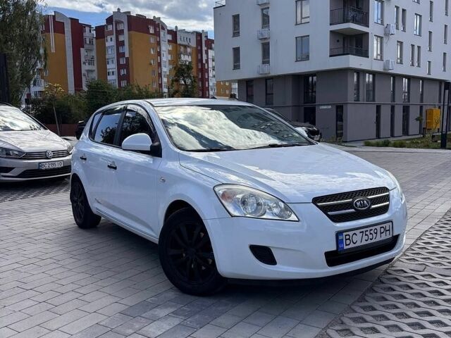 Білий Кіа Сід, об'ємом двигуна 1.6 л та пробігом 116 тис. км за 6900 $, фото 1 на Automoto.ua