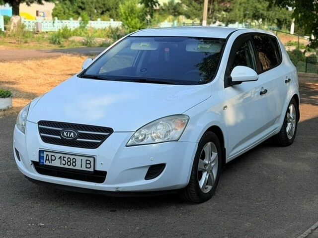 Белый Киа Сид, объемом двигателя 1.59 л и пробегом 235 тыс. км за 4900 $, фото 1 на Automoto.ua