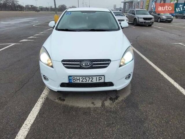 Белый Киа Сид, объемом двигателя 1.98 л и пробегом 190 тыс. км за 6900 $, фото 1 на Automoto.ua