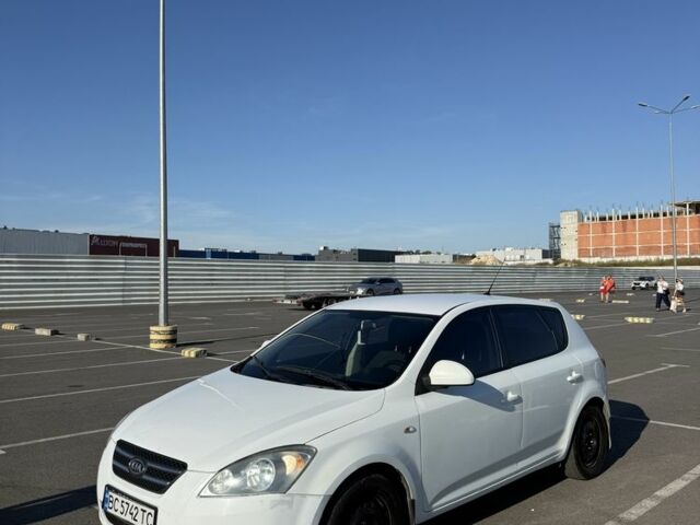 Белый Киа Сид, объемом двигателя 1.6 л и пробегом 256 тыс. км за 3457 $, фото 1 на Automoto.ua