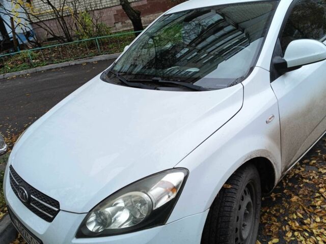 Белый Киа Сид, объемом двигателя 1.6 л и пробегом 130 тыс. км за 4800 $, фото 1 на Automoto.ua