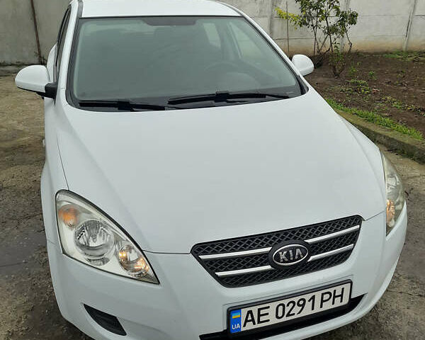 Белый Киа Сид, объемом двигателя 1.6 л и пробегом 182 тыс. км за 6100 $, фото 1 на Automoto.ua