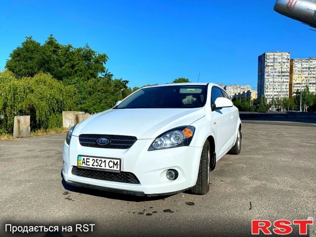 Белый Киа Сид, объемом двигателя 1.6 л и пробегом 188 тыс. км за 5099 $, фото 1 на Automoto.ua