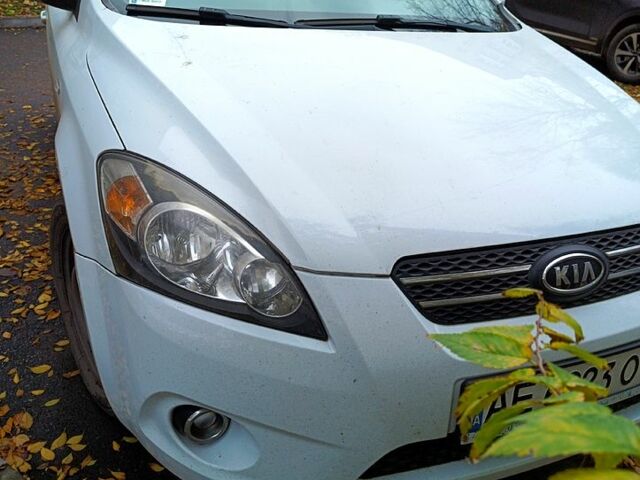 Білий Кіа Сід, об'ємом двигуна 1.6 л та пробігом 1200 тис. км за 5000 $, фото 1 на Automoto.ua