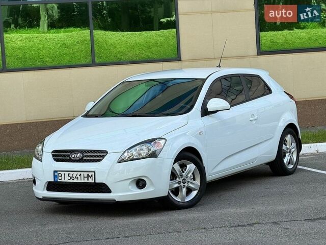 Белый Киа Сид, объемом двигателя 1.98 л и пробегом 162 тыс. км за 6950 $, фото 1 на Automoto.ua