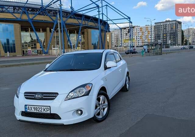 Белый Киа Сид, объемом двигателя 1.6 л и пробегом 160 тыс. км за 5250 $, фото 1 на Automoto.ua