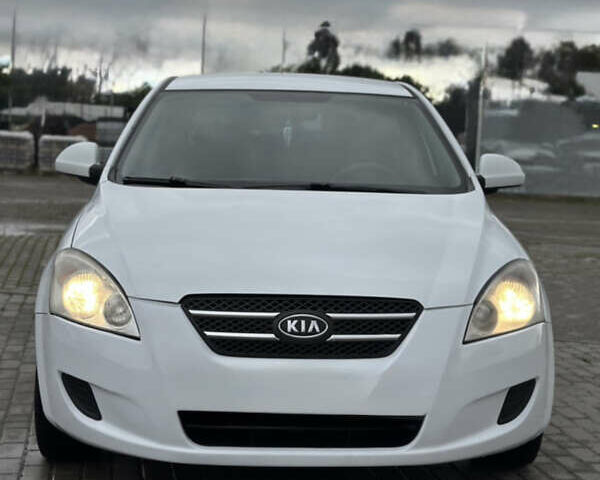 Белый Киа Сид, объемом двигателя 0 л и пробегом 179 тыс. км за 7950 $, фото 1 на Automoto.ua