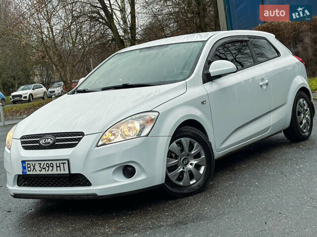 Белый Киа Сид, объемом двигателя 1.4 л и пробегом 178 тыс. км за 4777 $, фото 1 на Automoto.ua
