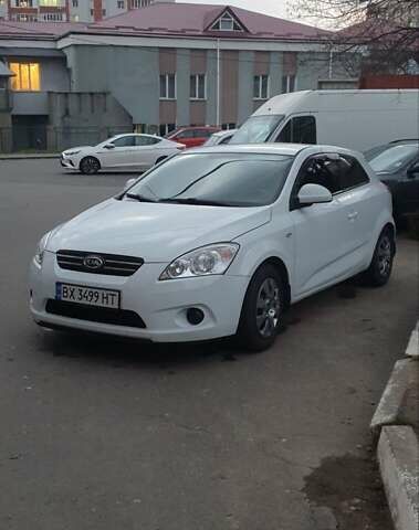 Белый Киа Сид, объемом двигателя 1.4 л и пробегом 170 тыс. км за 5100 $, фото 1 на Automoto.ua