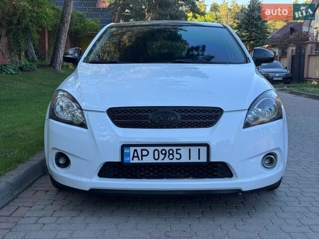 Белый Киа Сид, объемом двигателя 1.59 л и пробегом 200 тыс. км за 4300 $, фото 1 на Automoto.ua