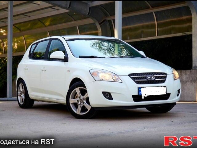 Белый Киа Сид, объемом двигателя 1.6 л и пробегом 200 тыс. км за 5300 $, фото 1 на Automoto.ua