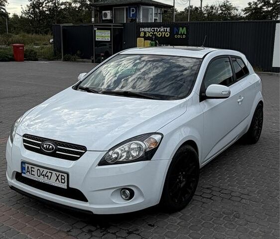Білий Кіа Сід, об'ємом двигуна 1.6 л та пробігом 206 тис. км за 5515 $, фото 1 на Automoto.ua