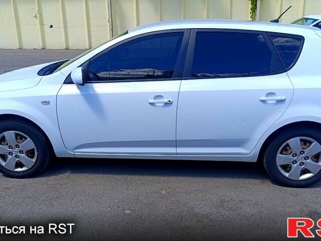 Білий Кіа Сід, об'ємом двигуна 1.4 л та пробігом 194 тис. км за 5900 $, фото 1 на Automoto.ua